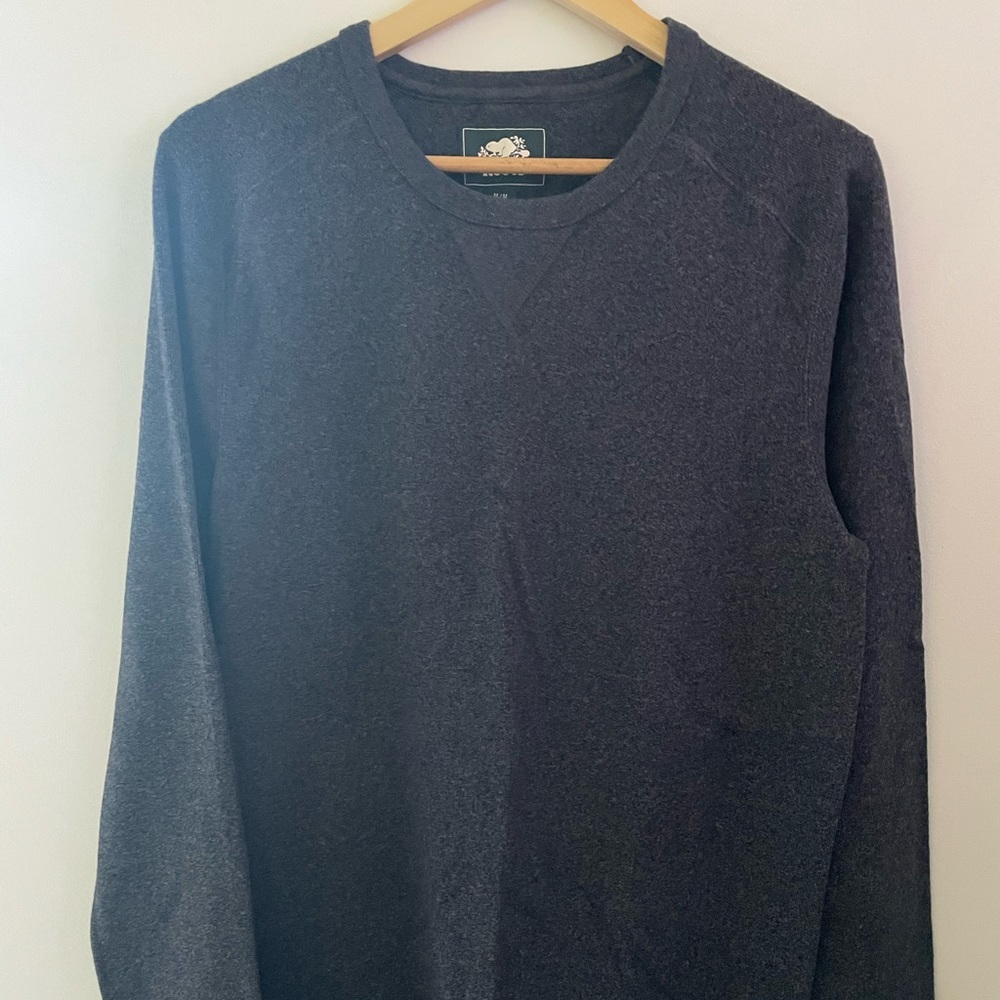 Roots grey crew neck size medium.